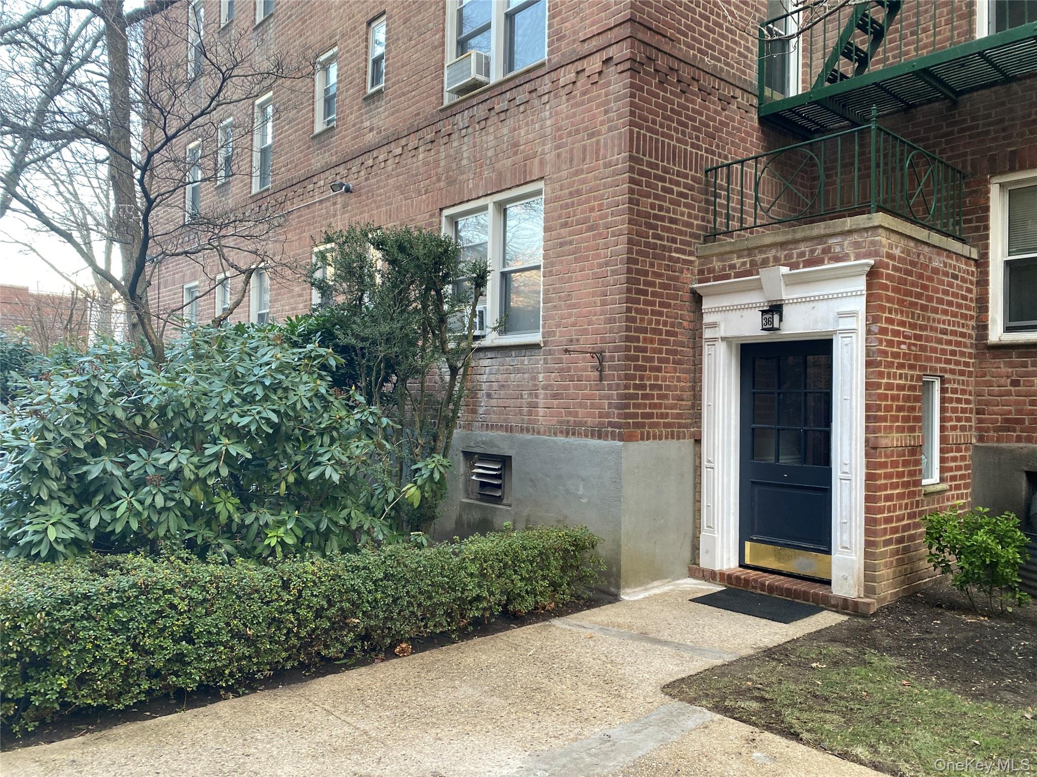 36 Cathedral Avenue # 2C, Hempstead, NY 11550