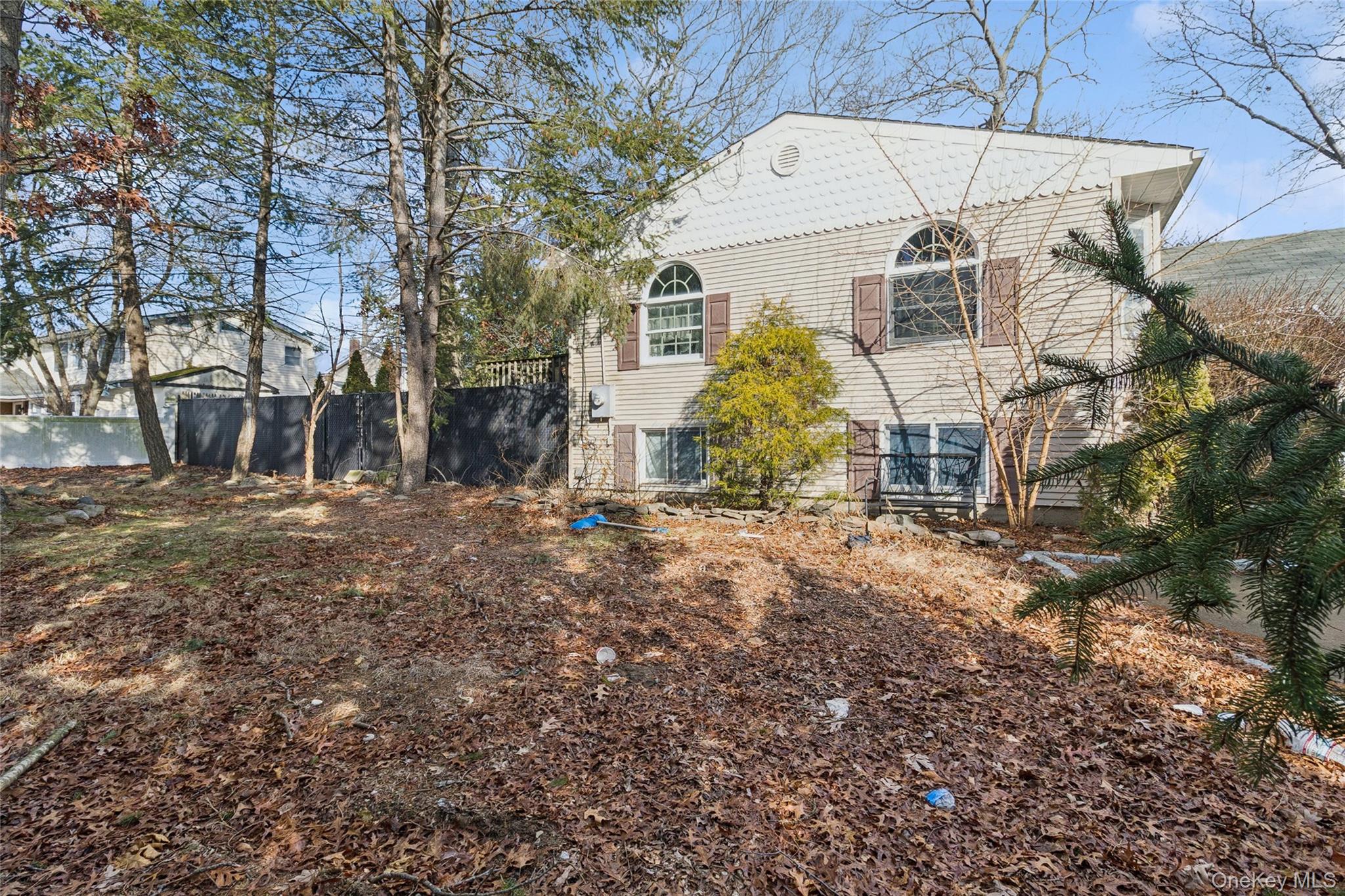 3 Allegheny Drive W, Farmingville, NY 11738