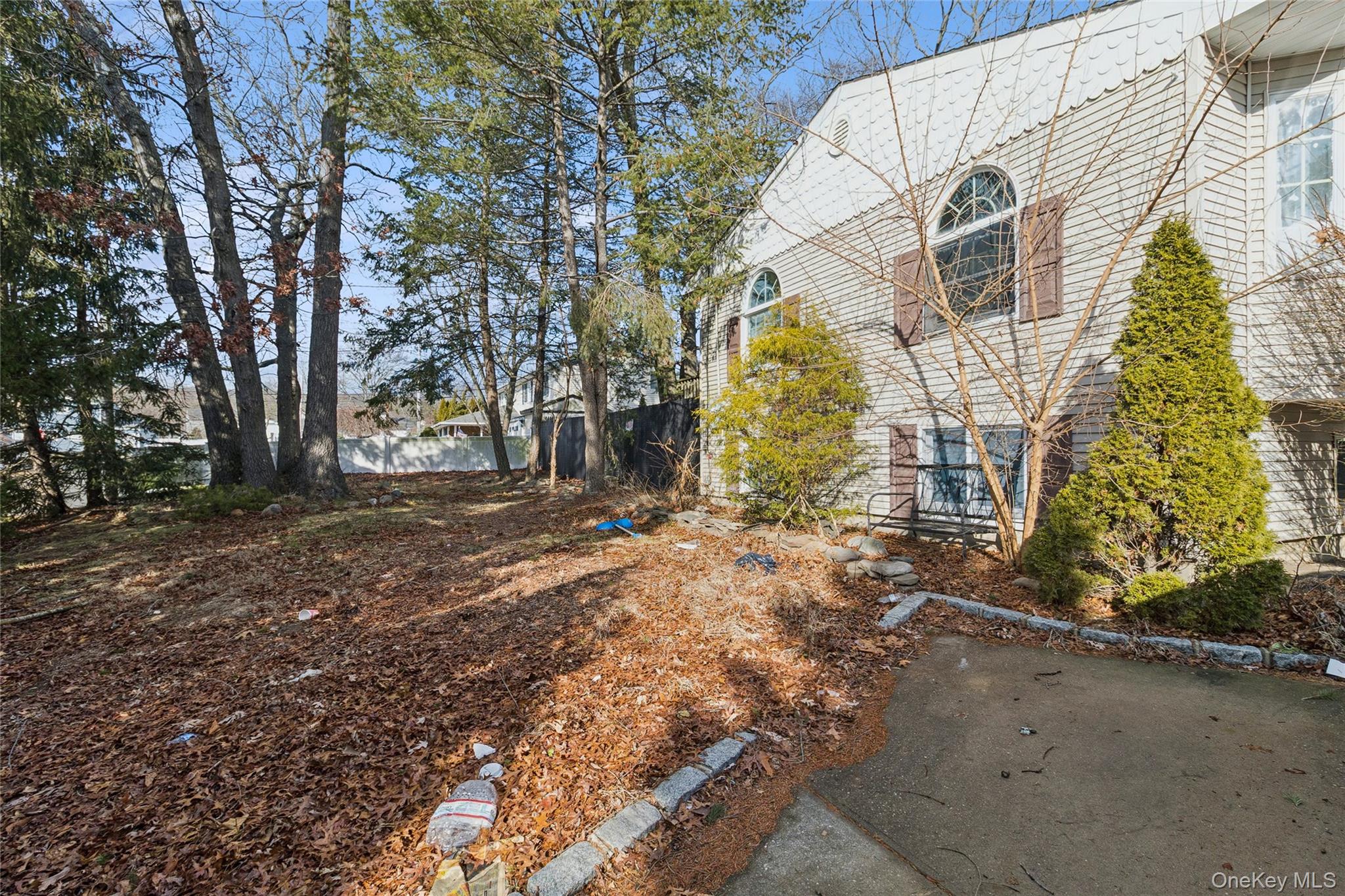 3 Allegheny Drive W, Farmingville, NY 11738