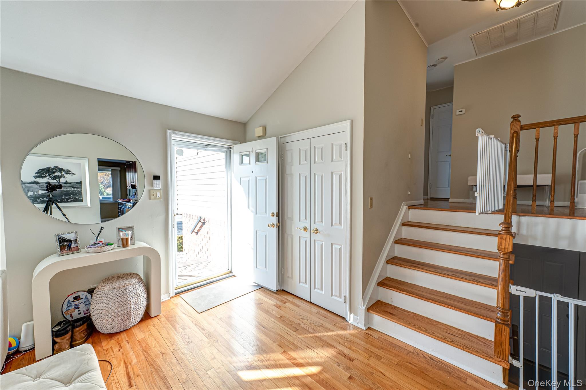 13 Evelyn Road, Plainview, NY 11803