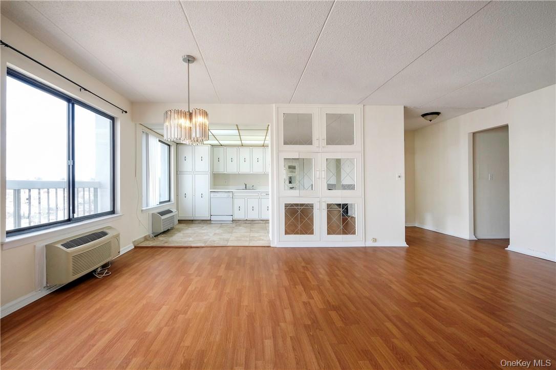 400 High Point # Ph4, Hartsdale, NY 10530