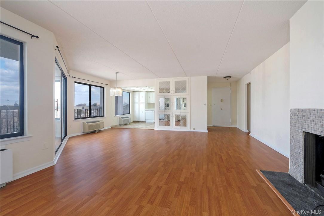 400 High Point # Ph4, Hartsdale, NY 10530