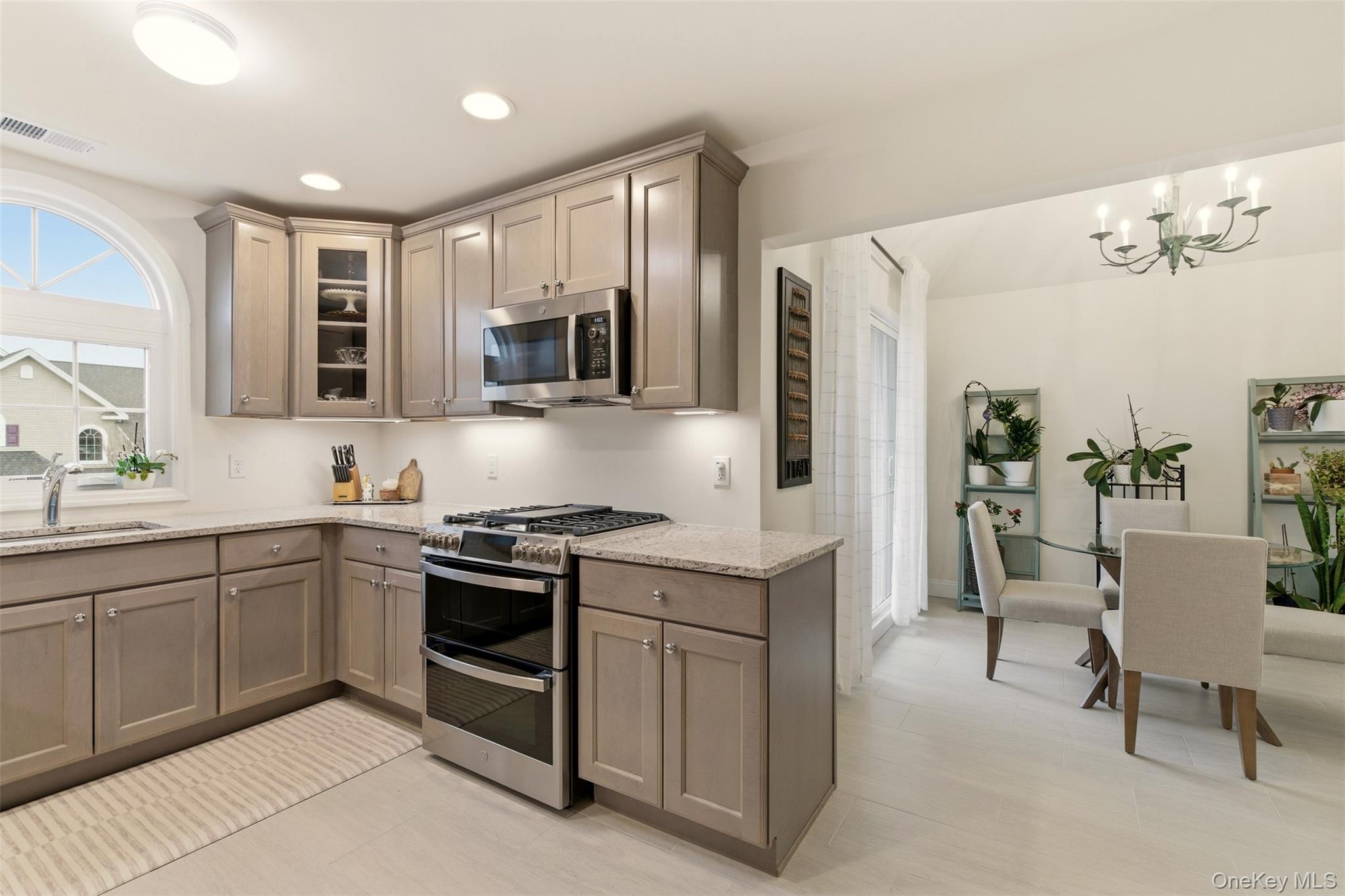 28 Steven Circle, Dix Hills, NY 11746