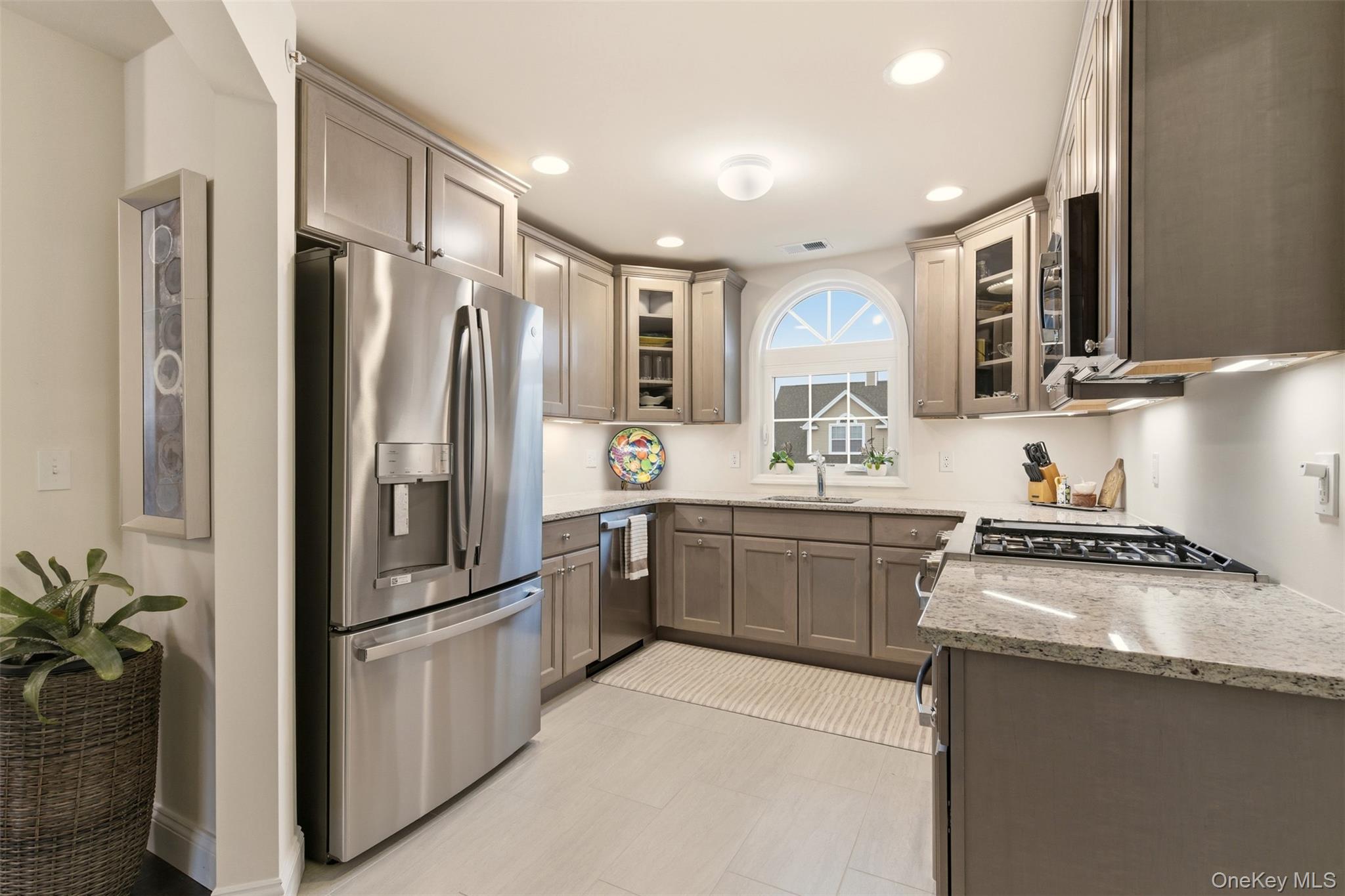 28 Steven Circle, Dix Hills, NY 11746