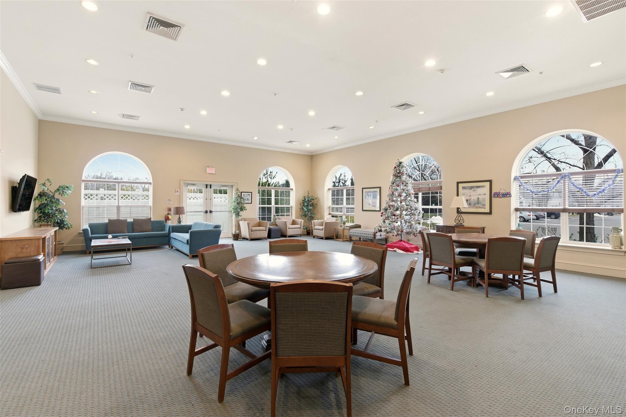 28 Steven Circle, Dix Hills, NY 11746