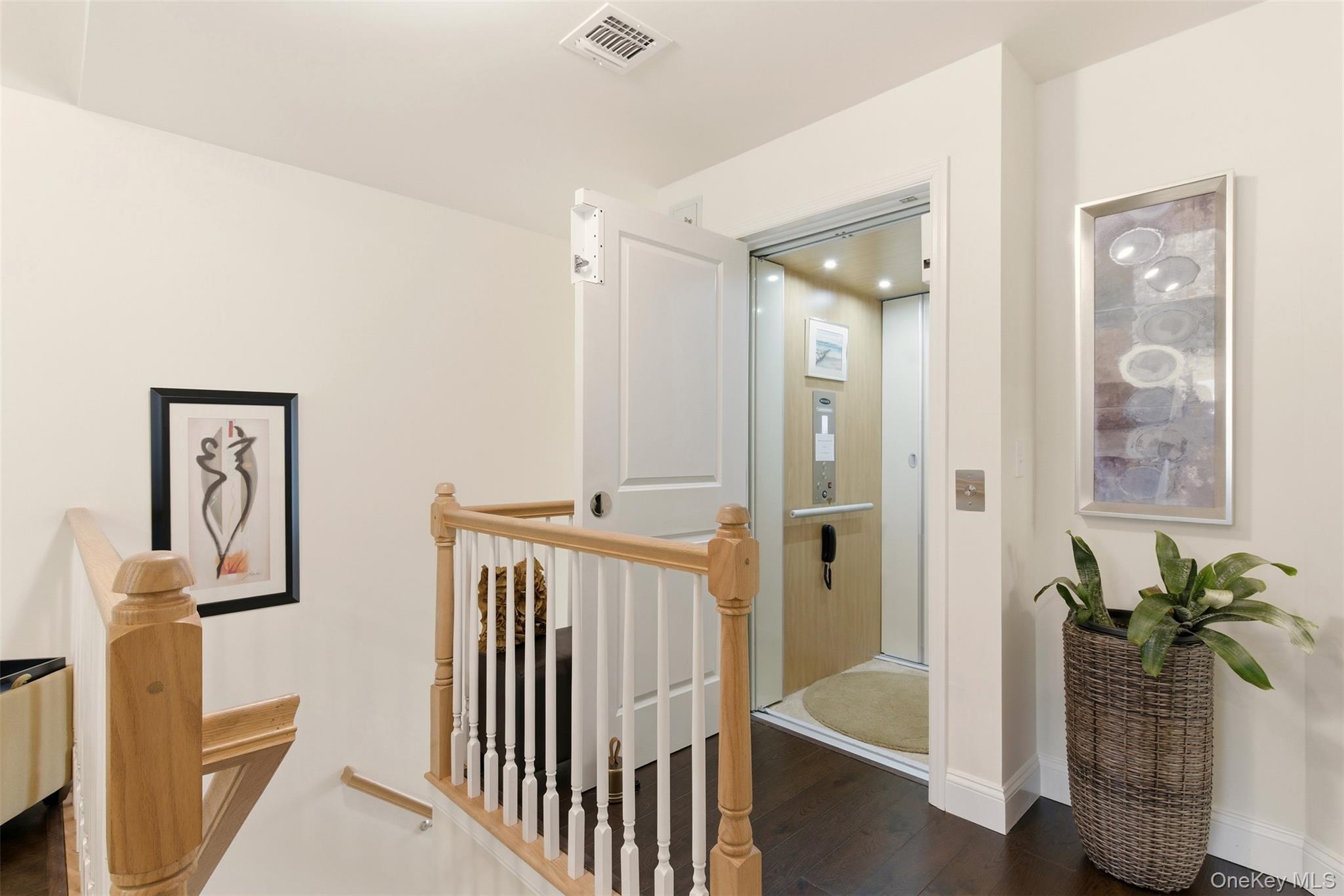 28 Steven Circle, Dix Hills, NY 11746