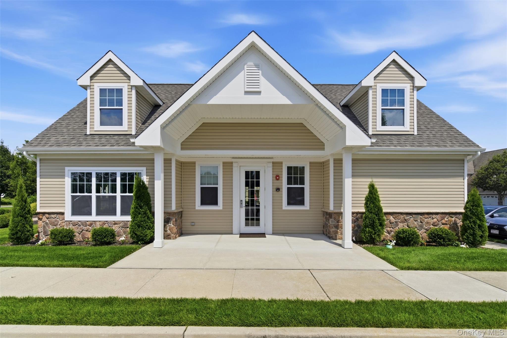 28 Steven Circle, Dix Hills, NY 11746