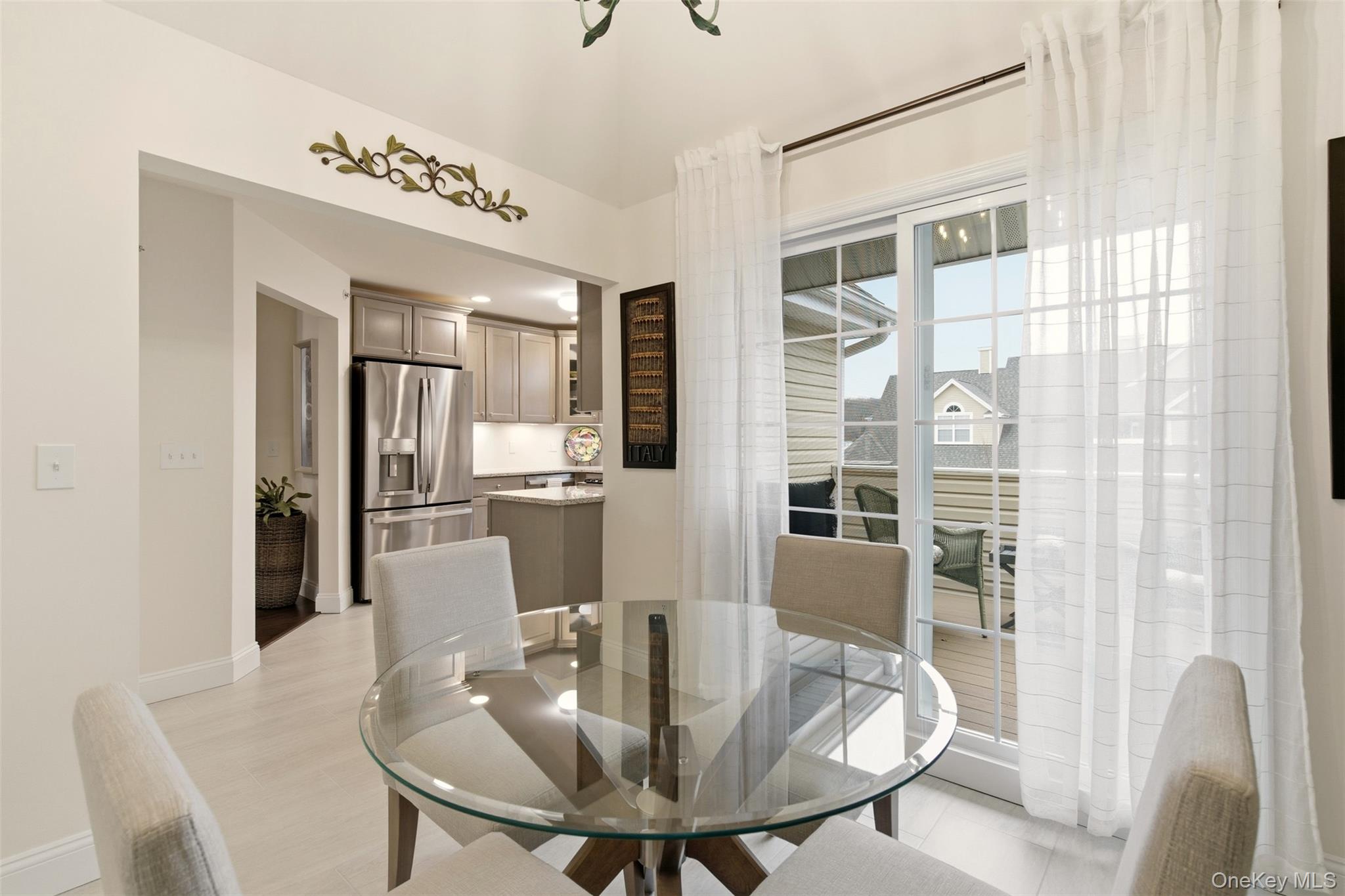 28 Steven Circle, Dix Hills, NY 11746