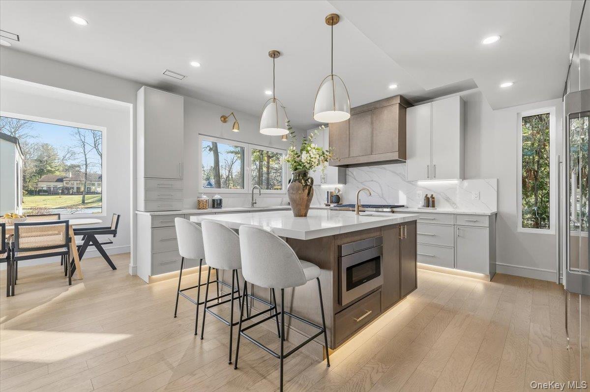 26 Windemere Way, Woodbury, NY 11797