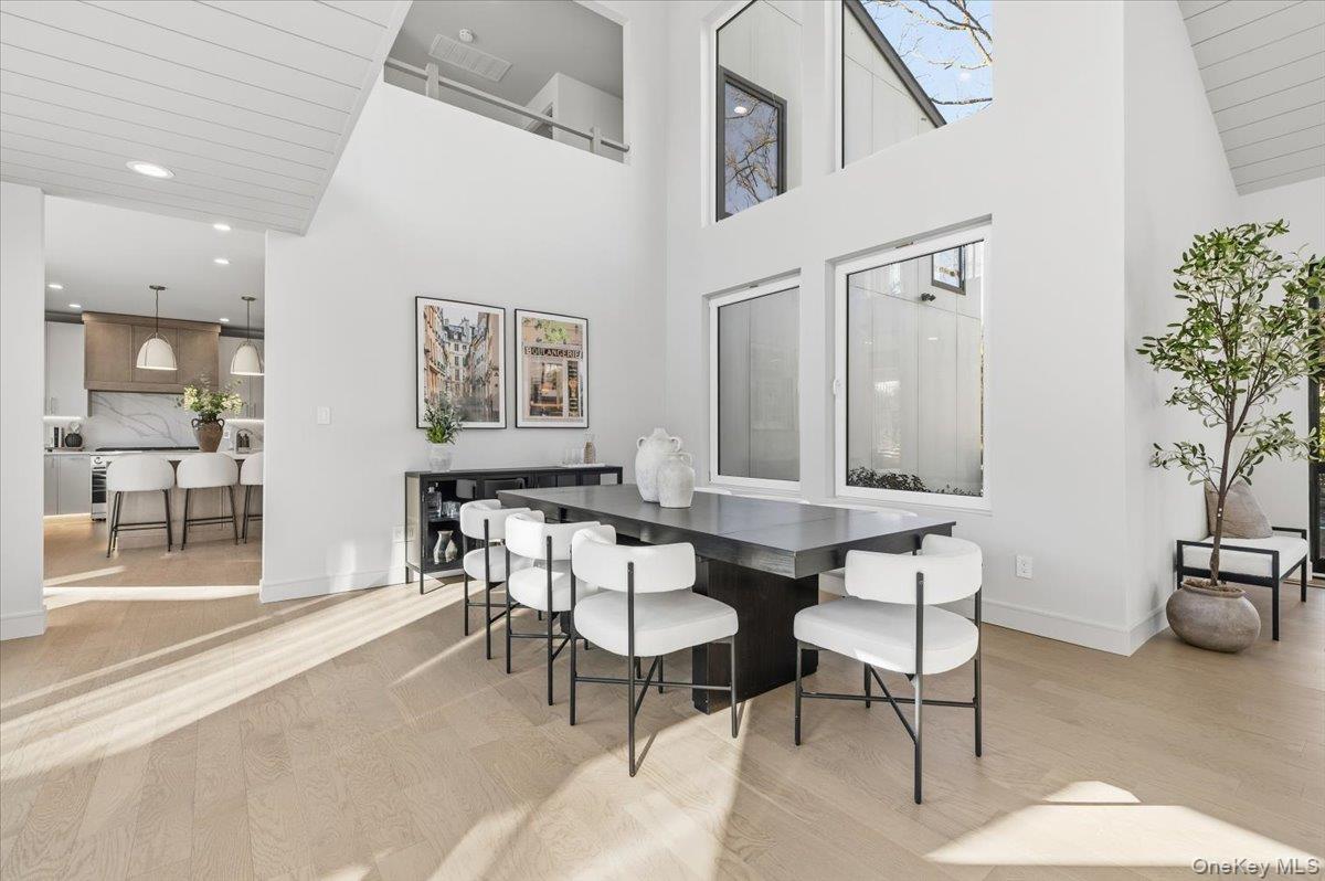 26 Windemere Way, Woodbury, NY 11797