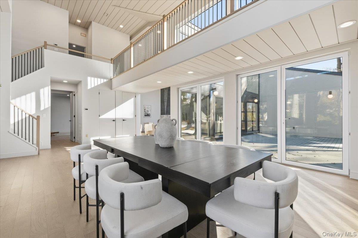 26 Windemere Way, Woodbury, NY 11797