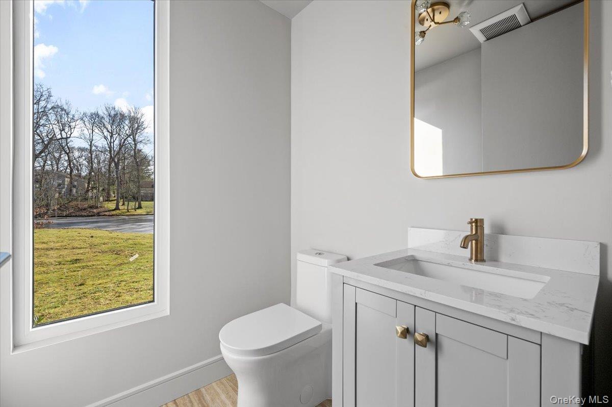 26 Windemere Way, Woodbury, NY 11797