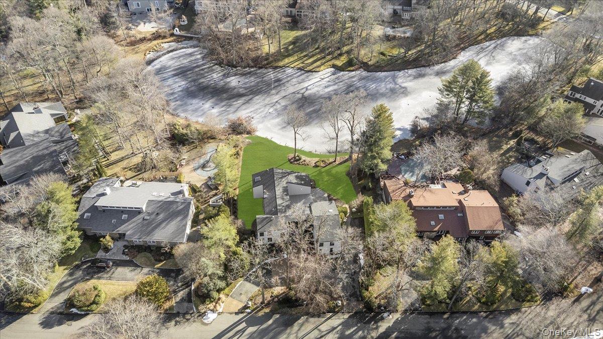 26 Windemere Way, Woodbury, NY 11797