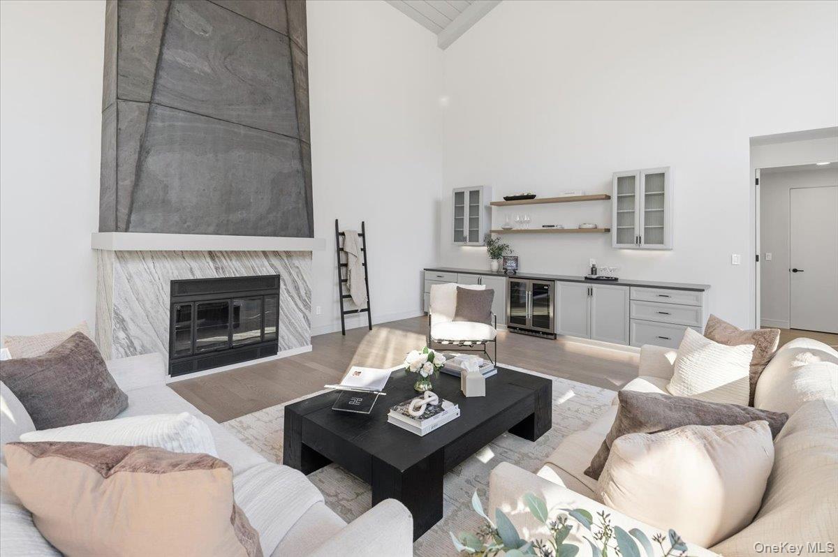 26 Windemere Way, Woodbury, NY 11797