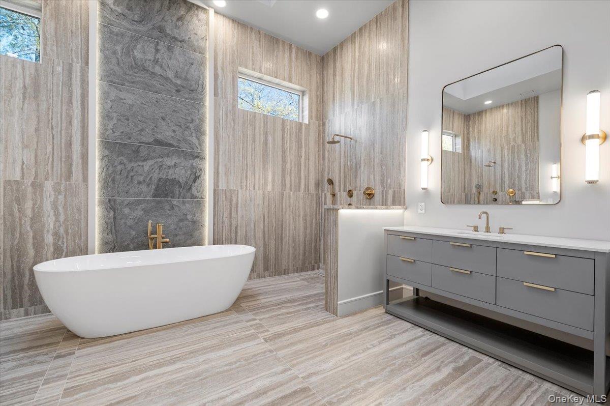 26 Windemere Way, Woodbury, NY 11797