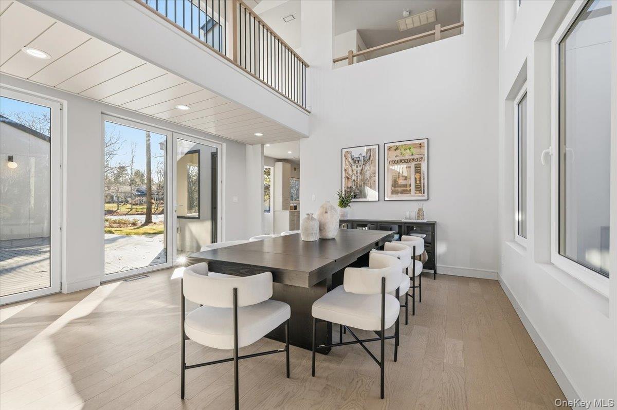 26 Windemere Way, Woodbury, NY 11797