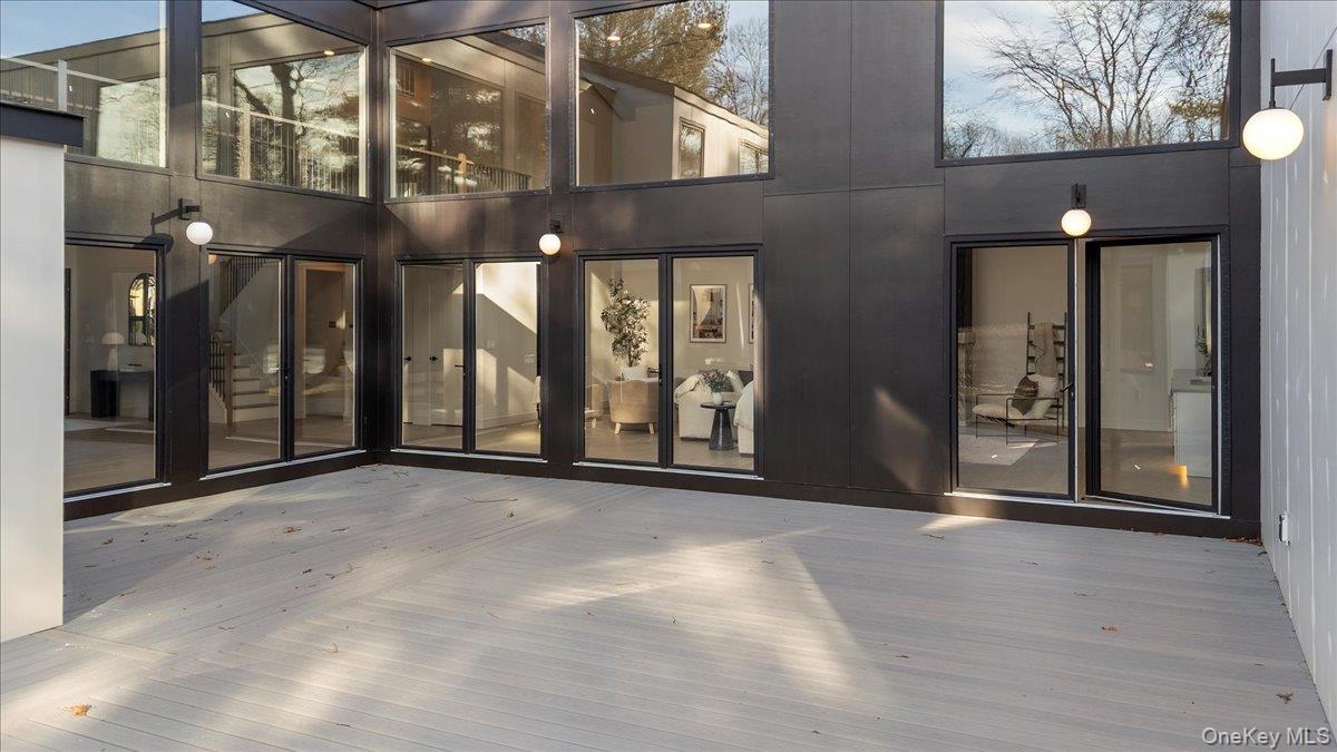 26 Windemere Way, Woodbury, NY 11797