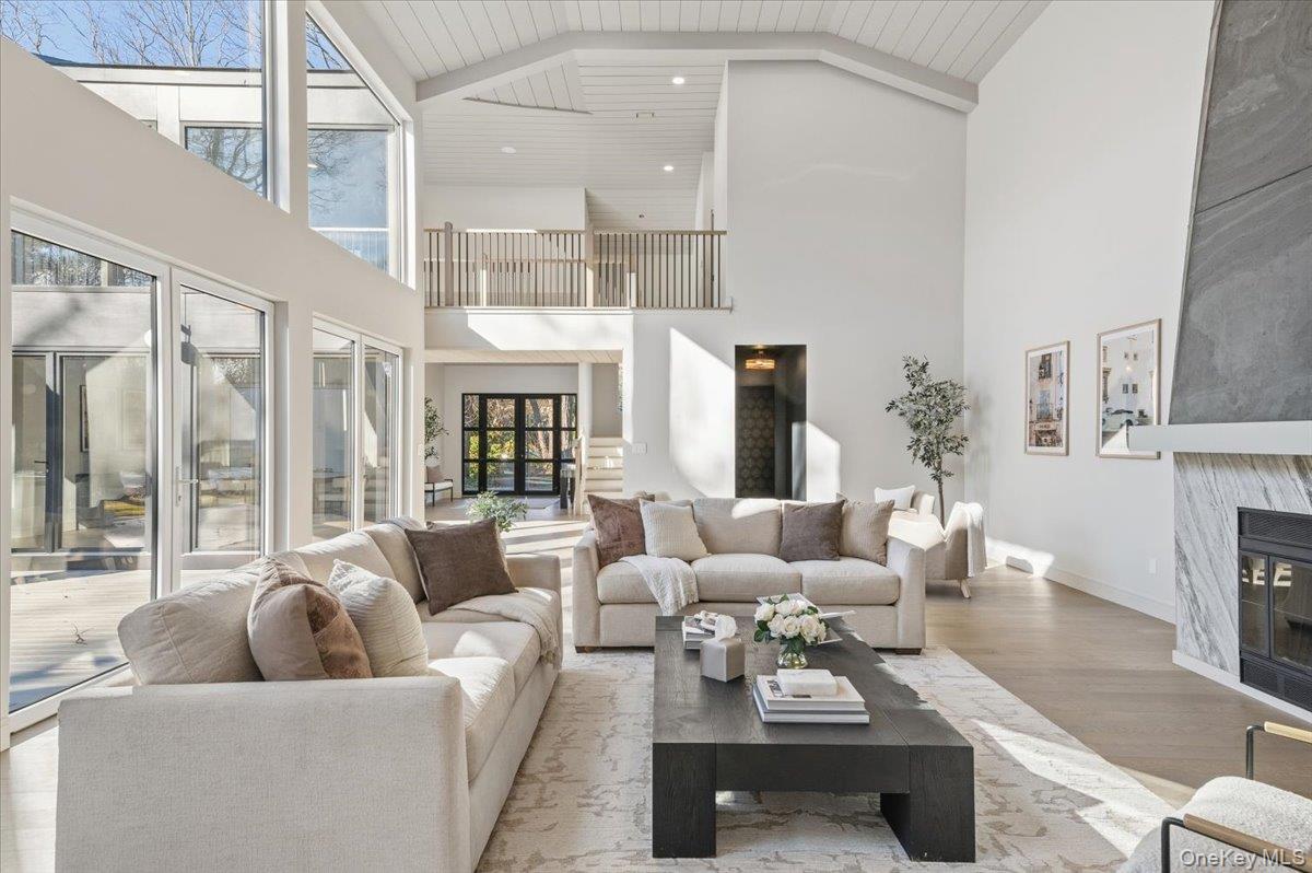 26 Windemere Way, Woodbury, NY 11797