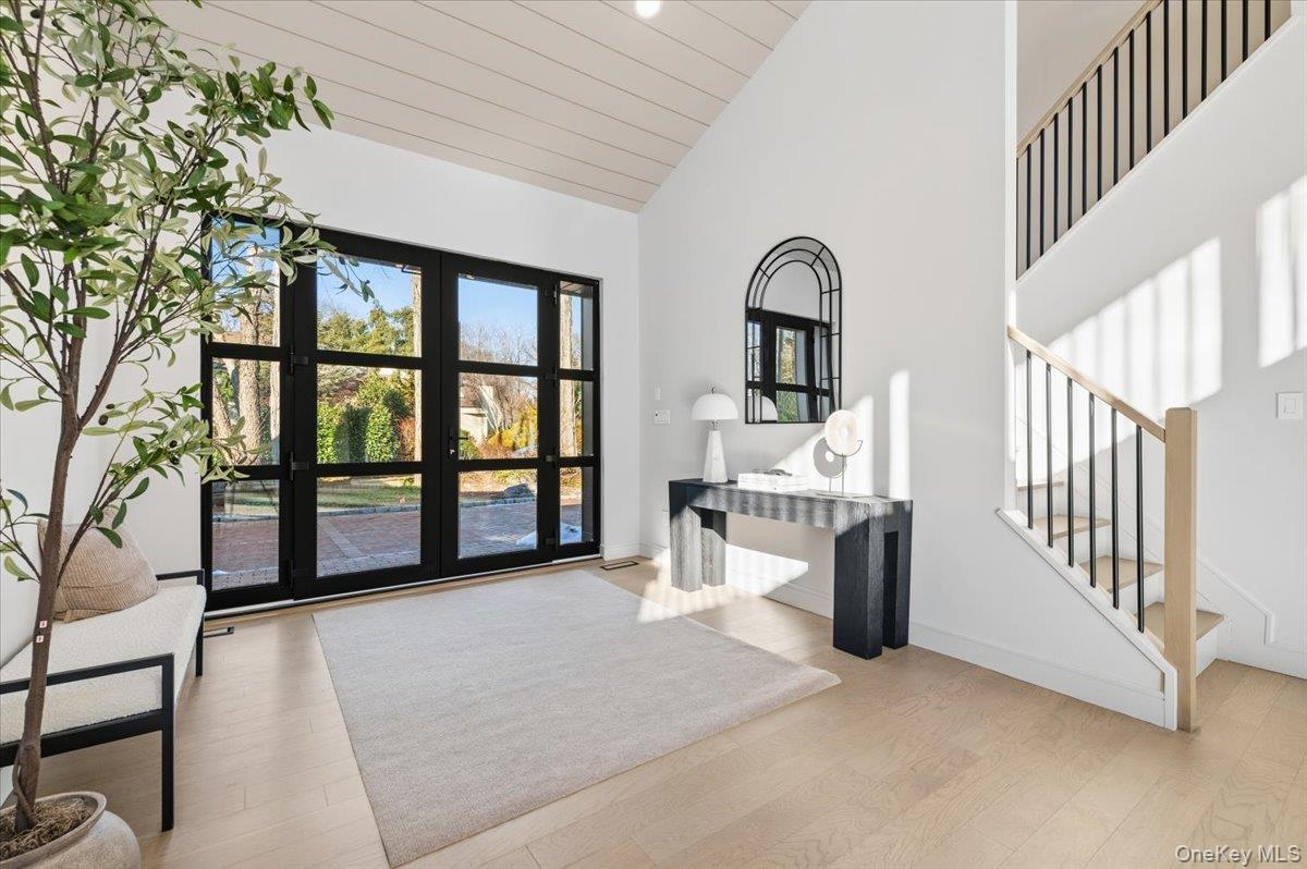 26 Windemere Way, Woodbury, NY 11797