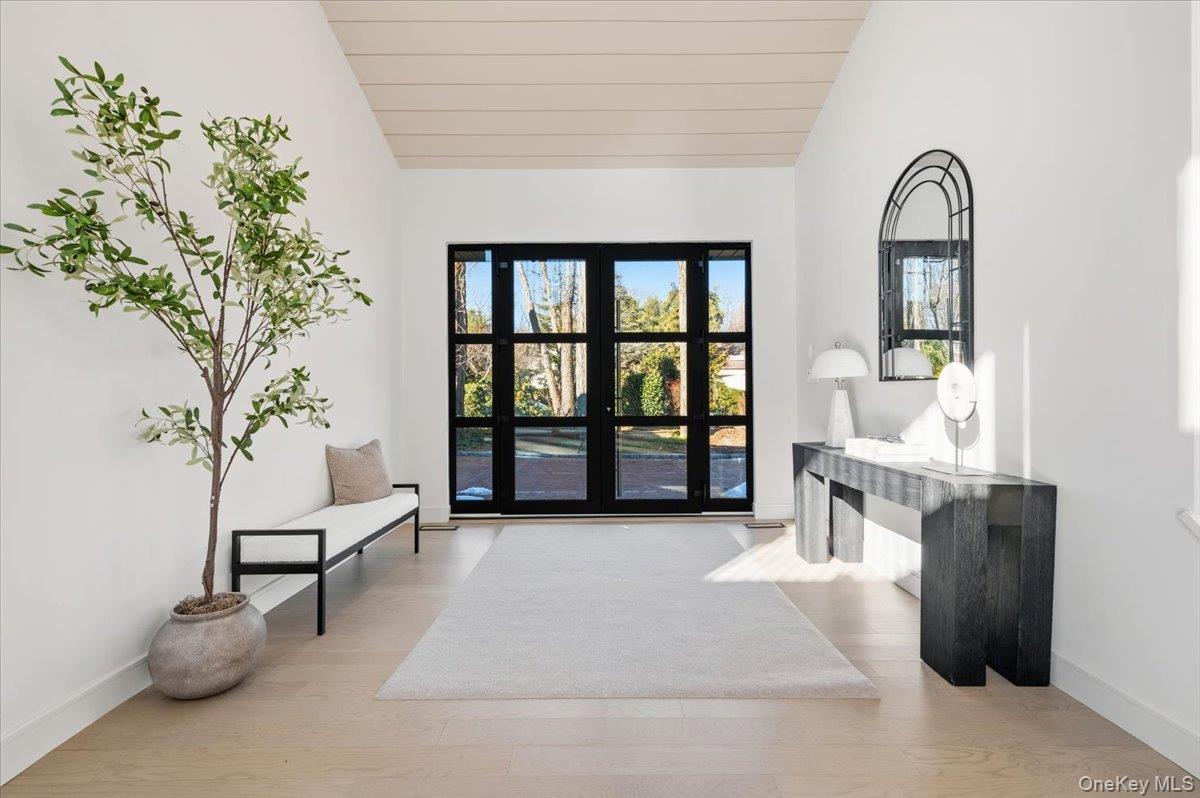 26 Windemere Way, Woodbury, NY 11797