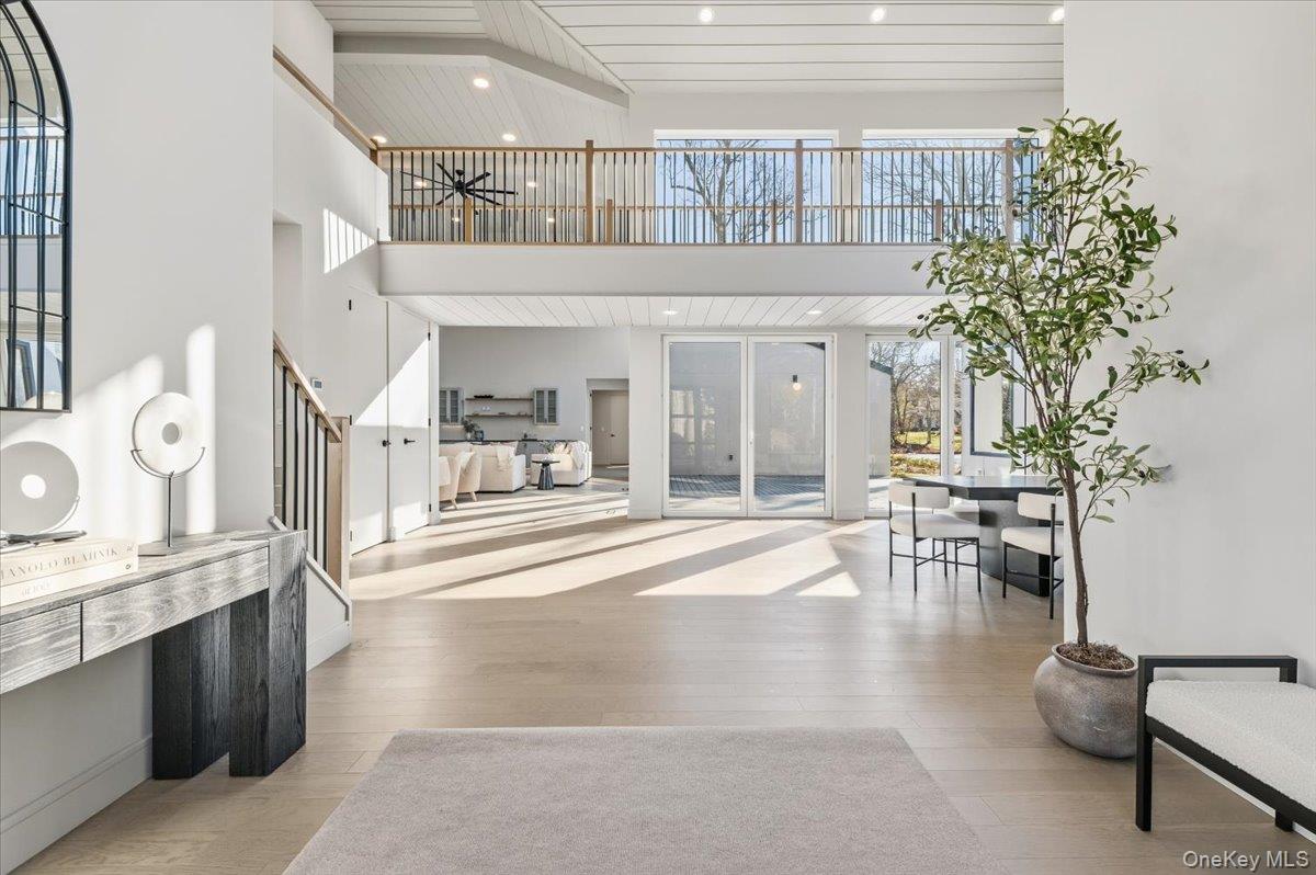 26 Windemere Way, Woodbury, NY 11797