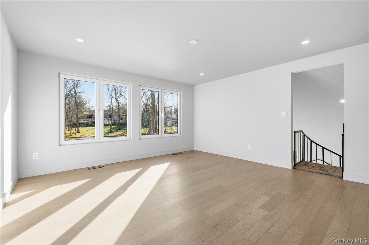 26 Windemere Way, Woodbury, NY 11797