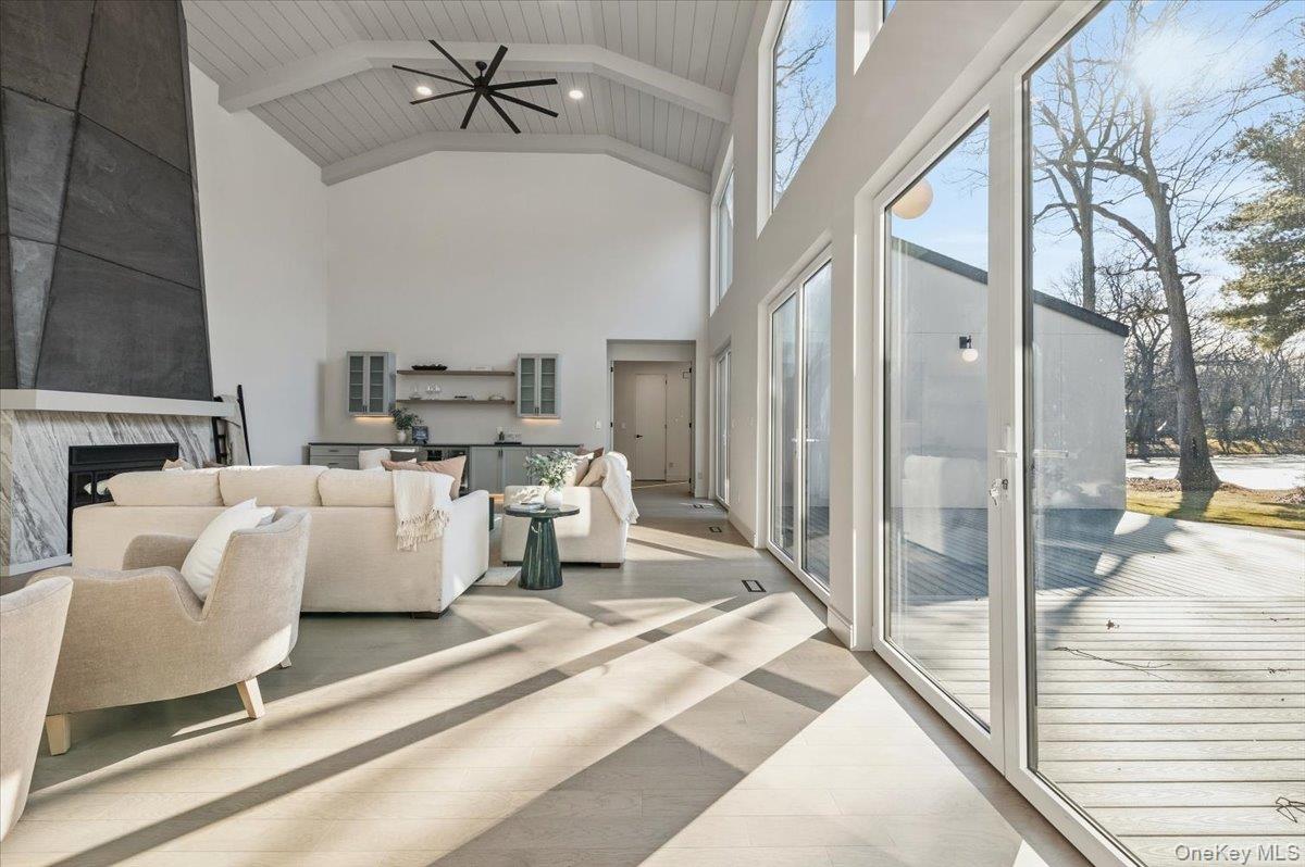 26 Windemere Way, Woodbury, NY 11797