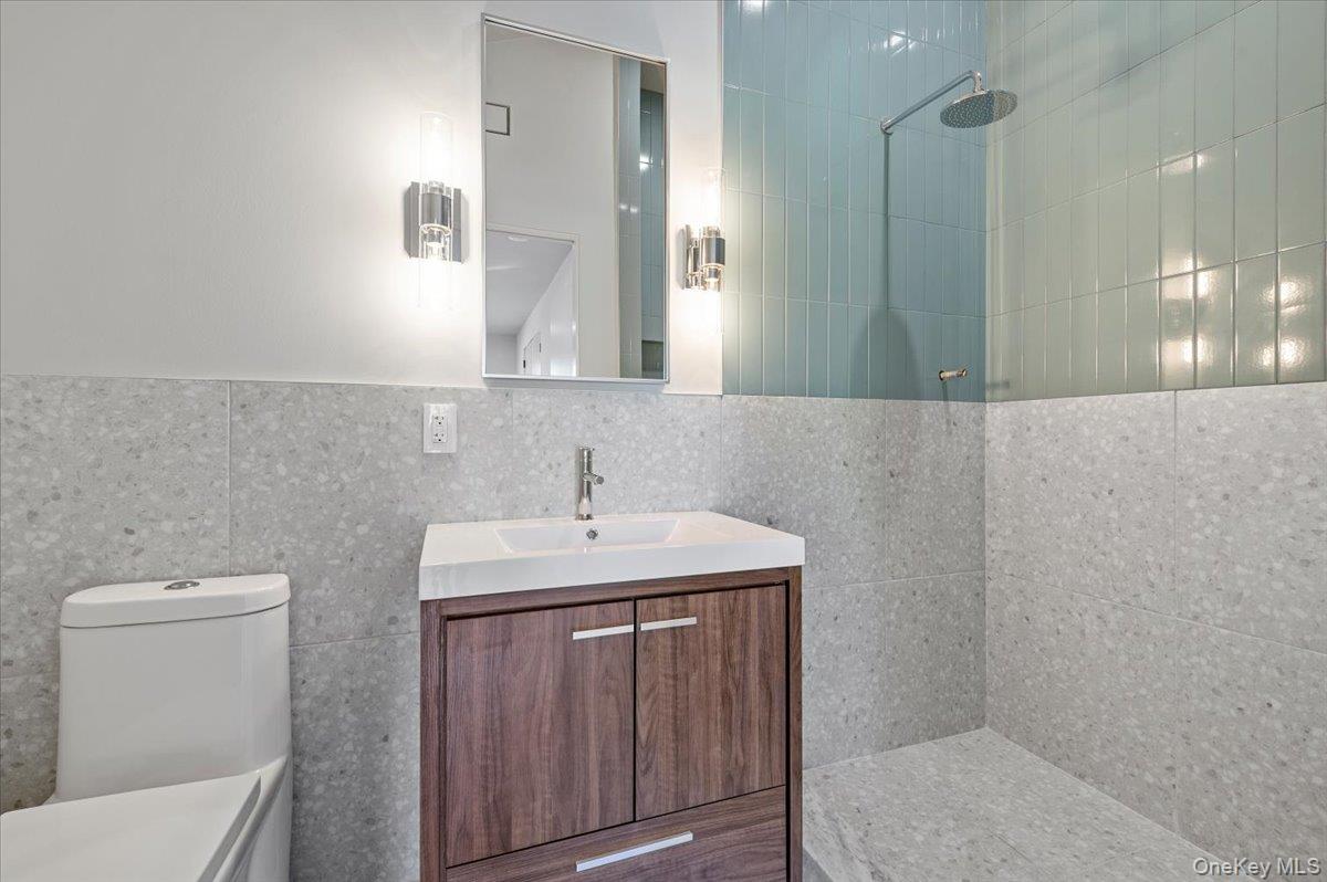 26 Windemere Way, Woodbury, NY 11797