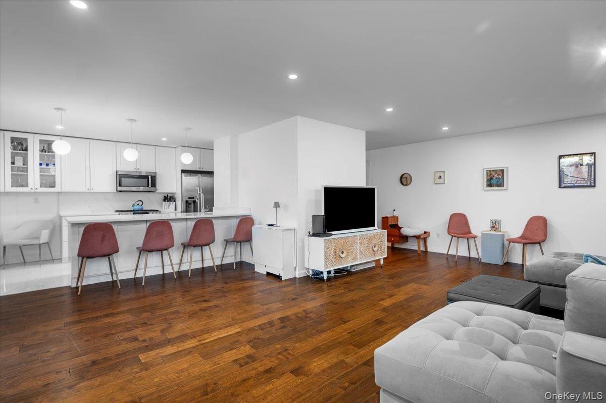 499 N Broadway # 8F, White Plains, NY 10603