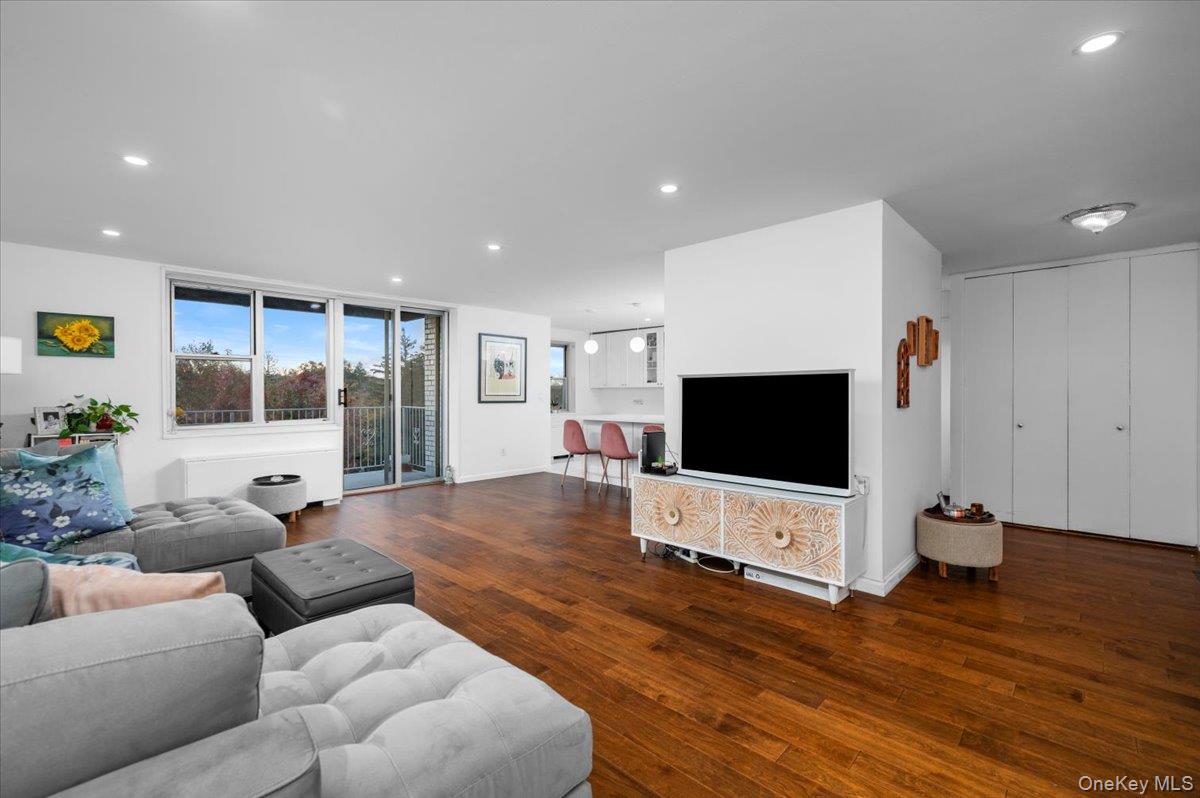 499 N Broadway # 8F, White Plains, NY 10603