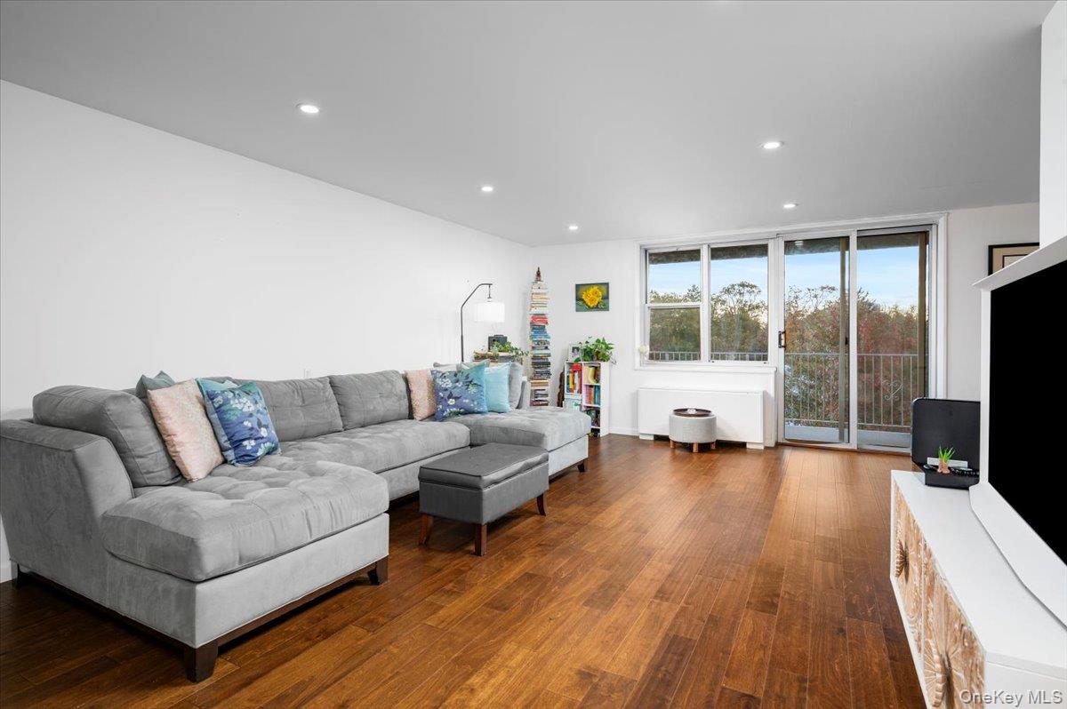 499 N Broadway # 8F, White Plains, NY 10603