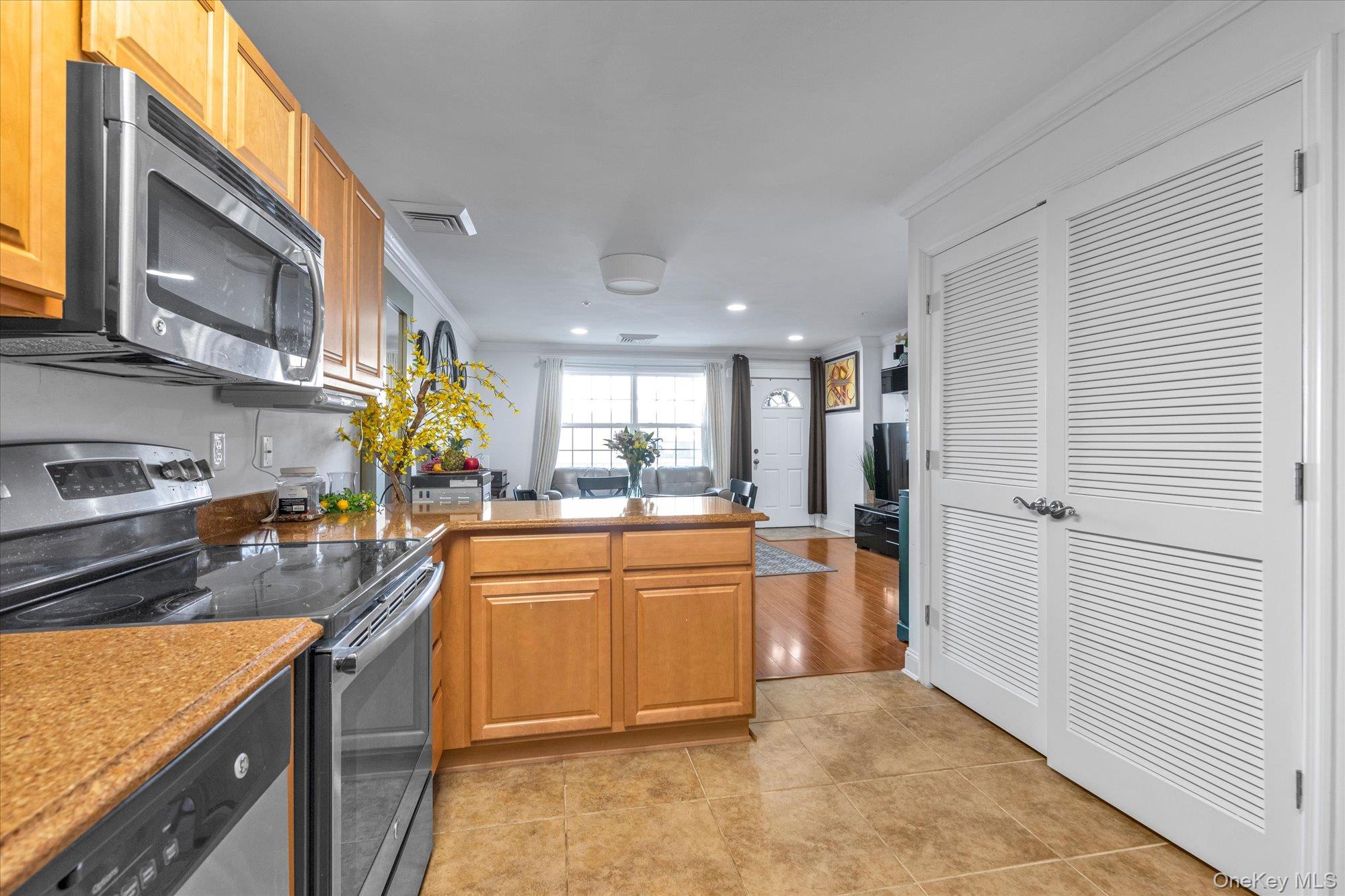 817 Willow Lane, Valley Stream, NY 11580