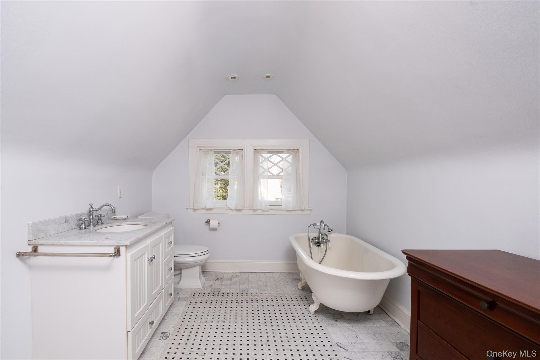 18 Vine Street, Bronxville, NY 10708