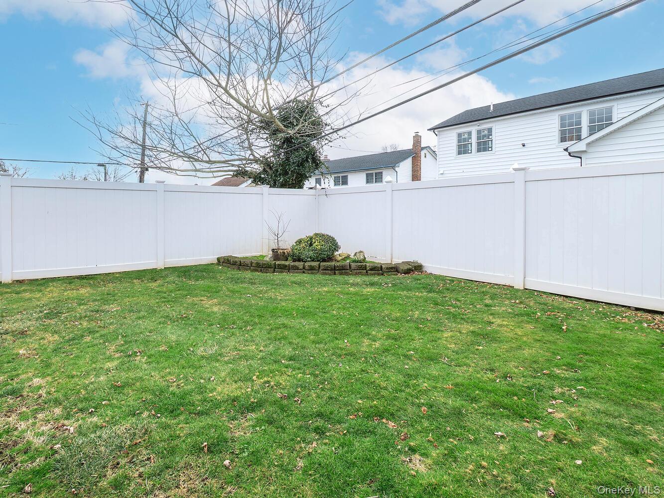 24 Glow Lane, Hicksville, NY 11801