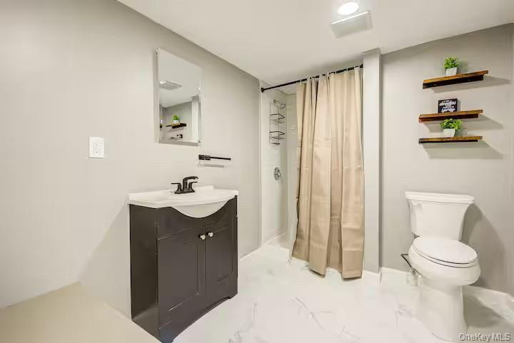 8 Carl Place # 4, New Windsor, NY 12553