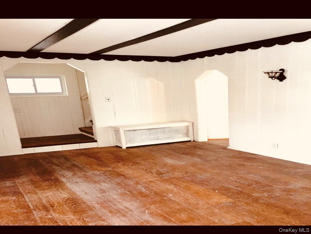 19022 111th Road, Saint Albans, NY 11412