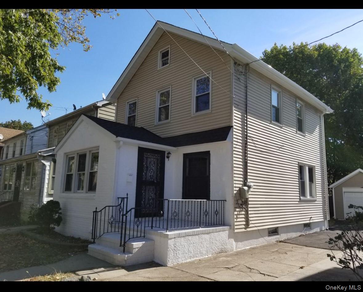 19022 111th Road, Saint Albans, NY 11412