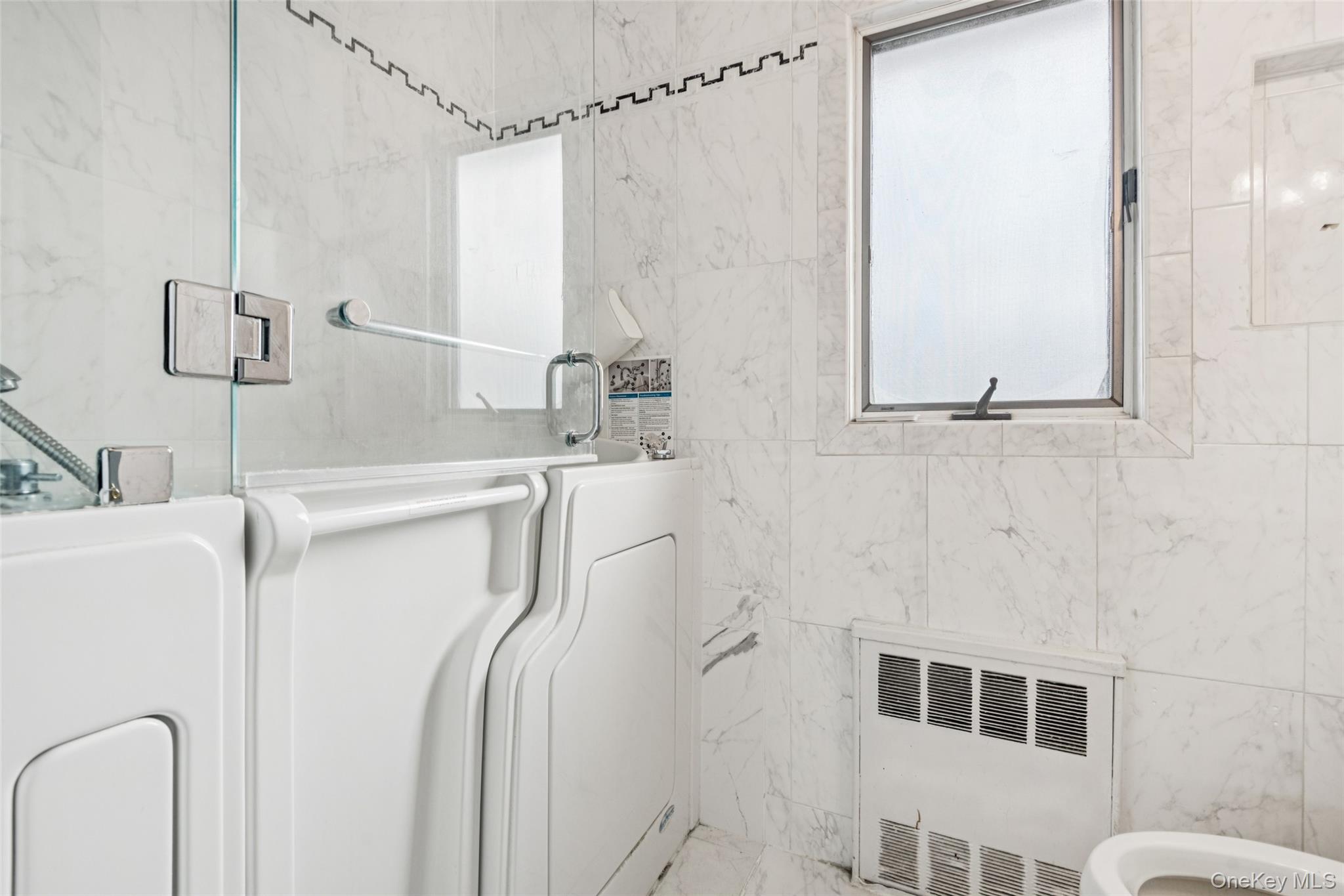 15 Baylis Place, Lynbrook, NY 11563