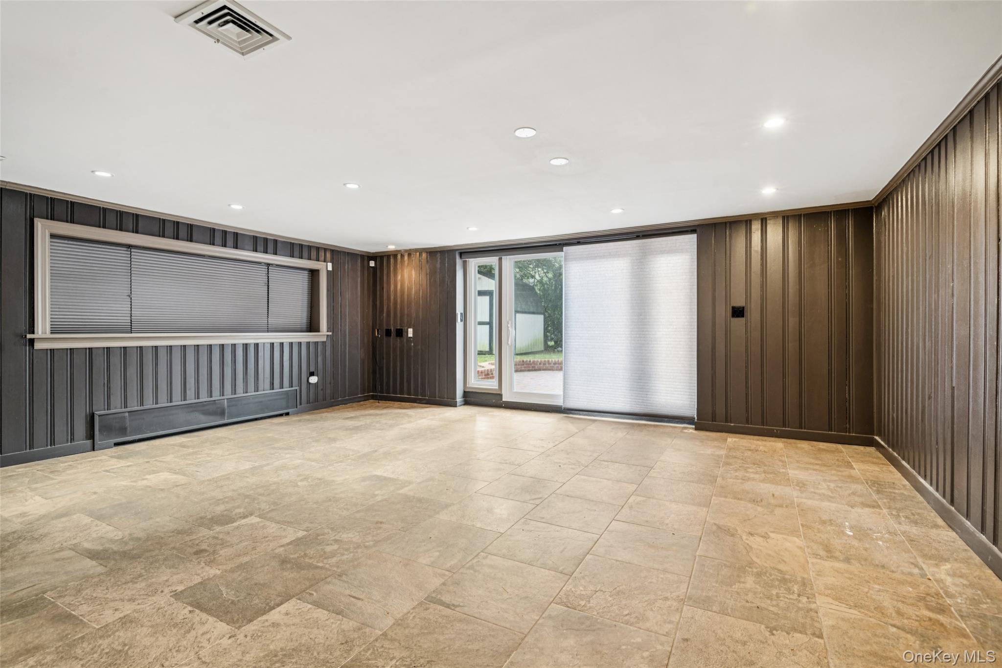 15 Baylis Place, Lynbrook, NY 11563