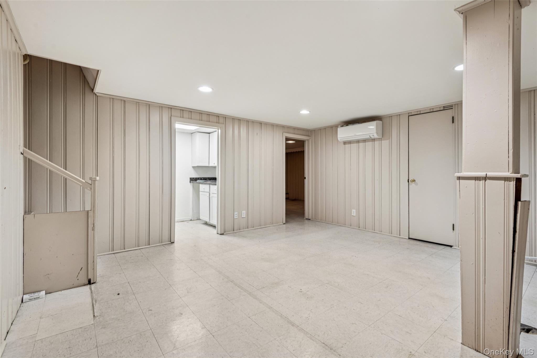 15 Baylis Place, Lynbrook, NY 11563