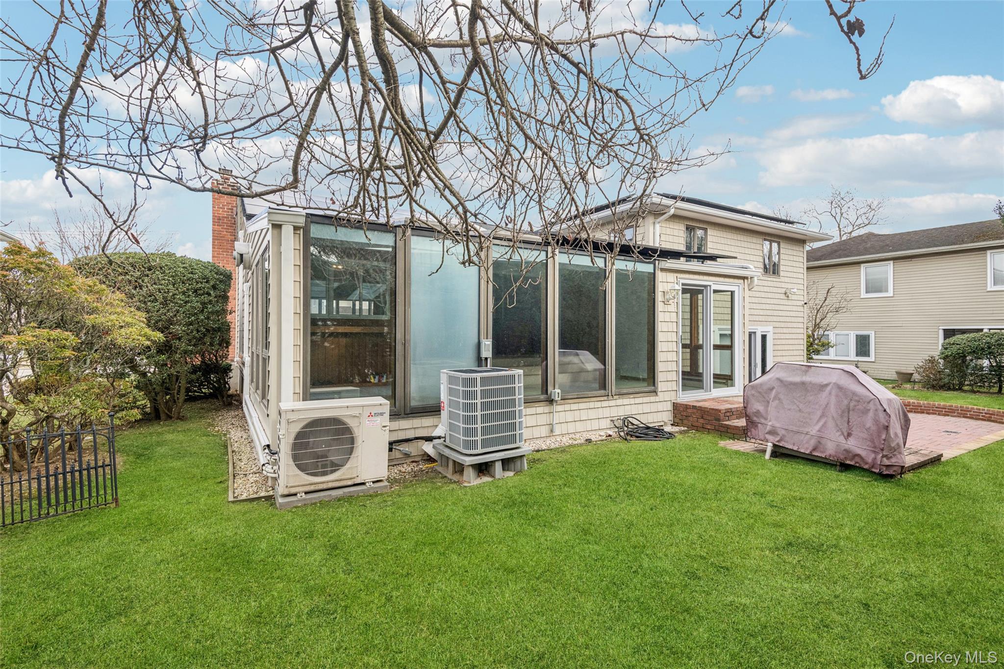 15 Baylis Place, Lynbrook, NY 11563