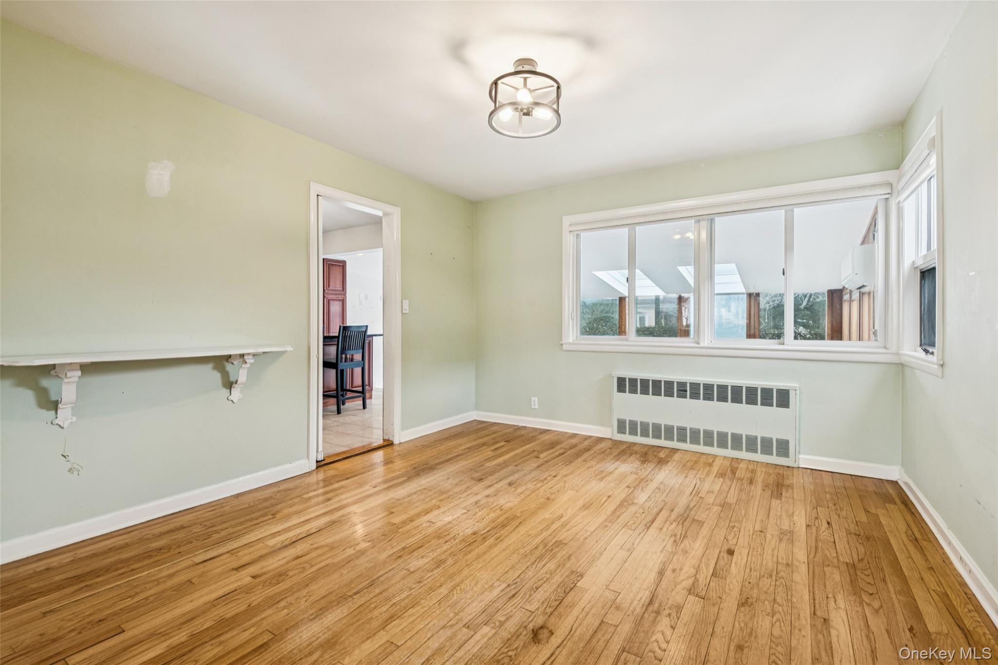 15 Baylis Place, Lynbrook, NY 11563