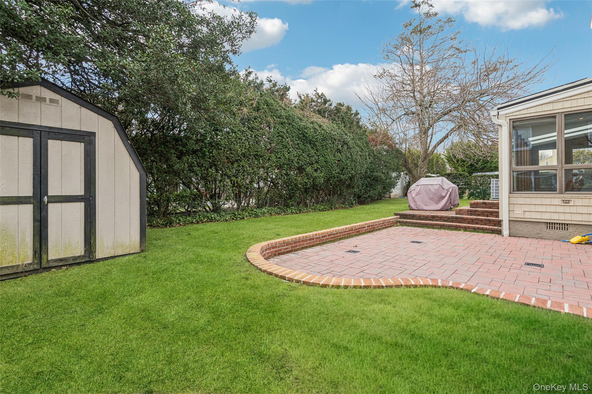 15 Baylis Place, Lynbrook, NY 11563