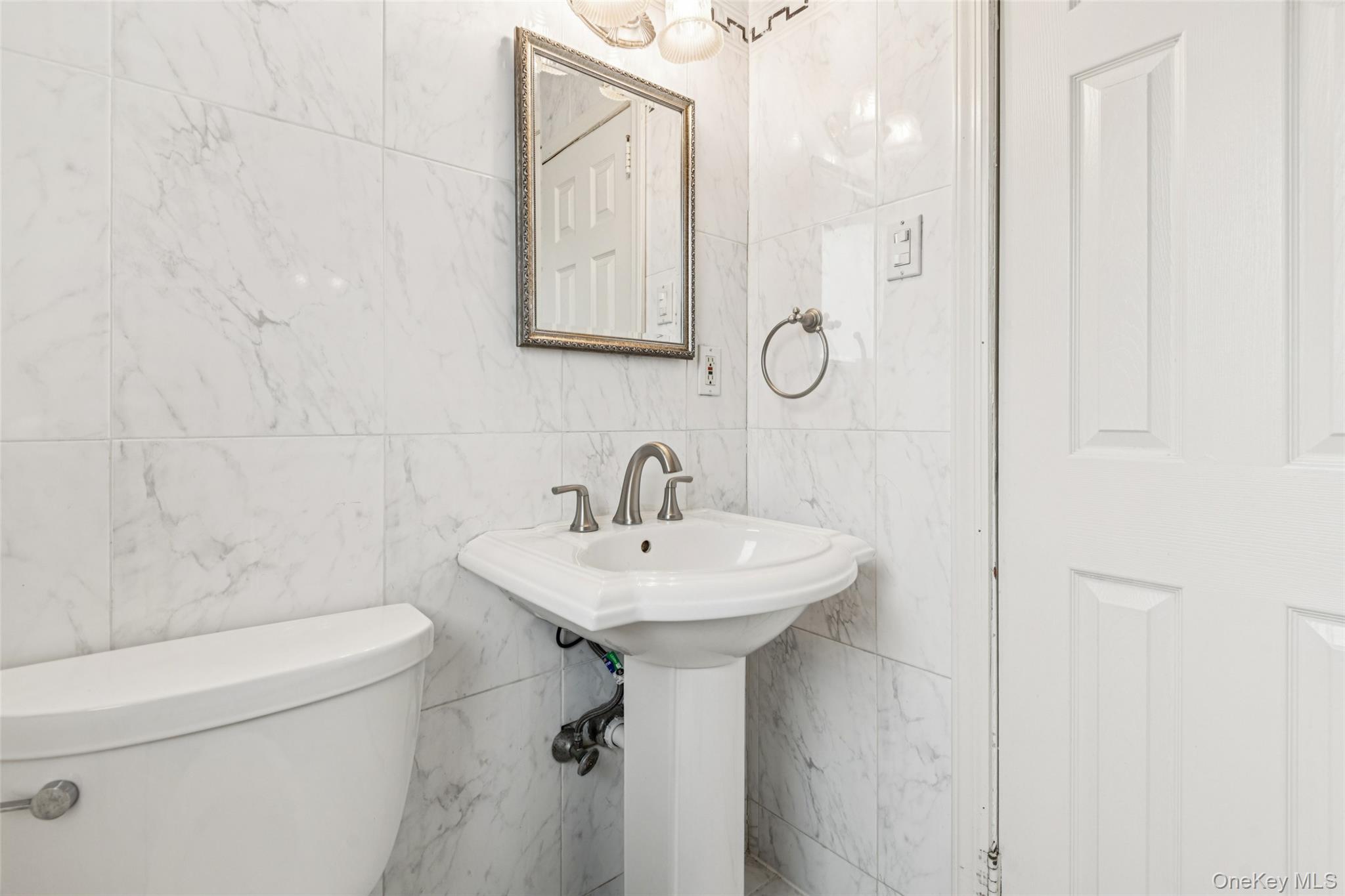 15 Baylis Place, Lynbrook, NY 11563