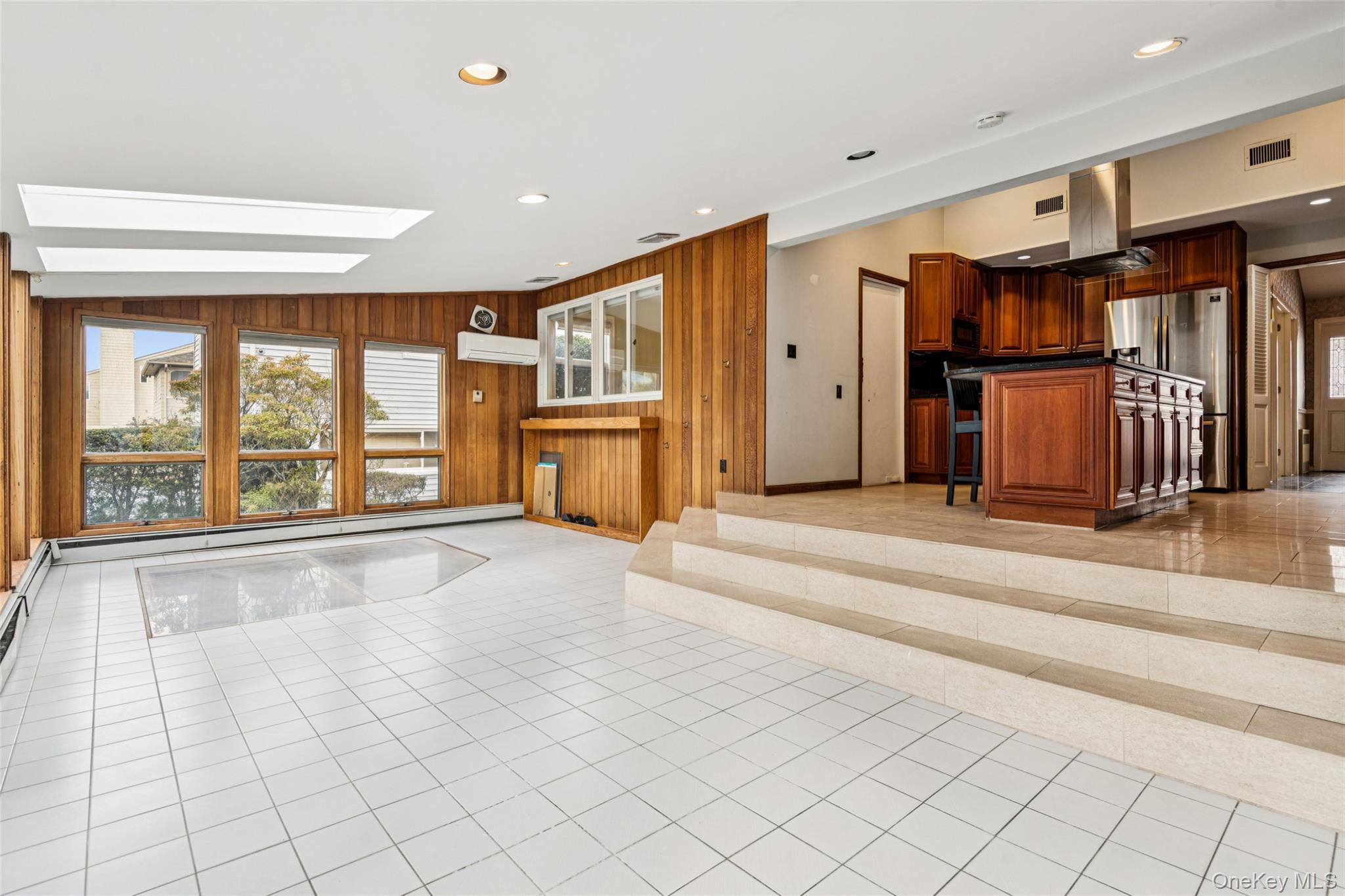 15 Baylis Place, Lynbrook, NY 11563