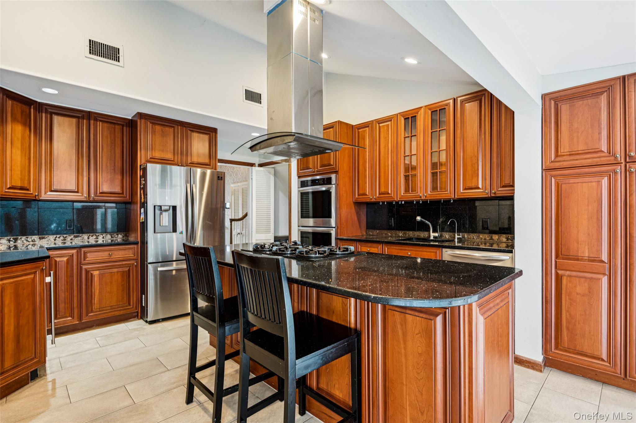 15 Baylis Place, Lynbrook, NY 11563