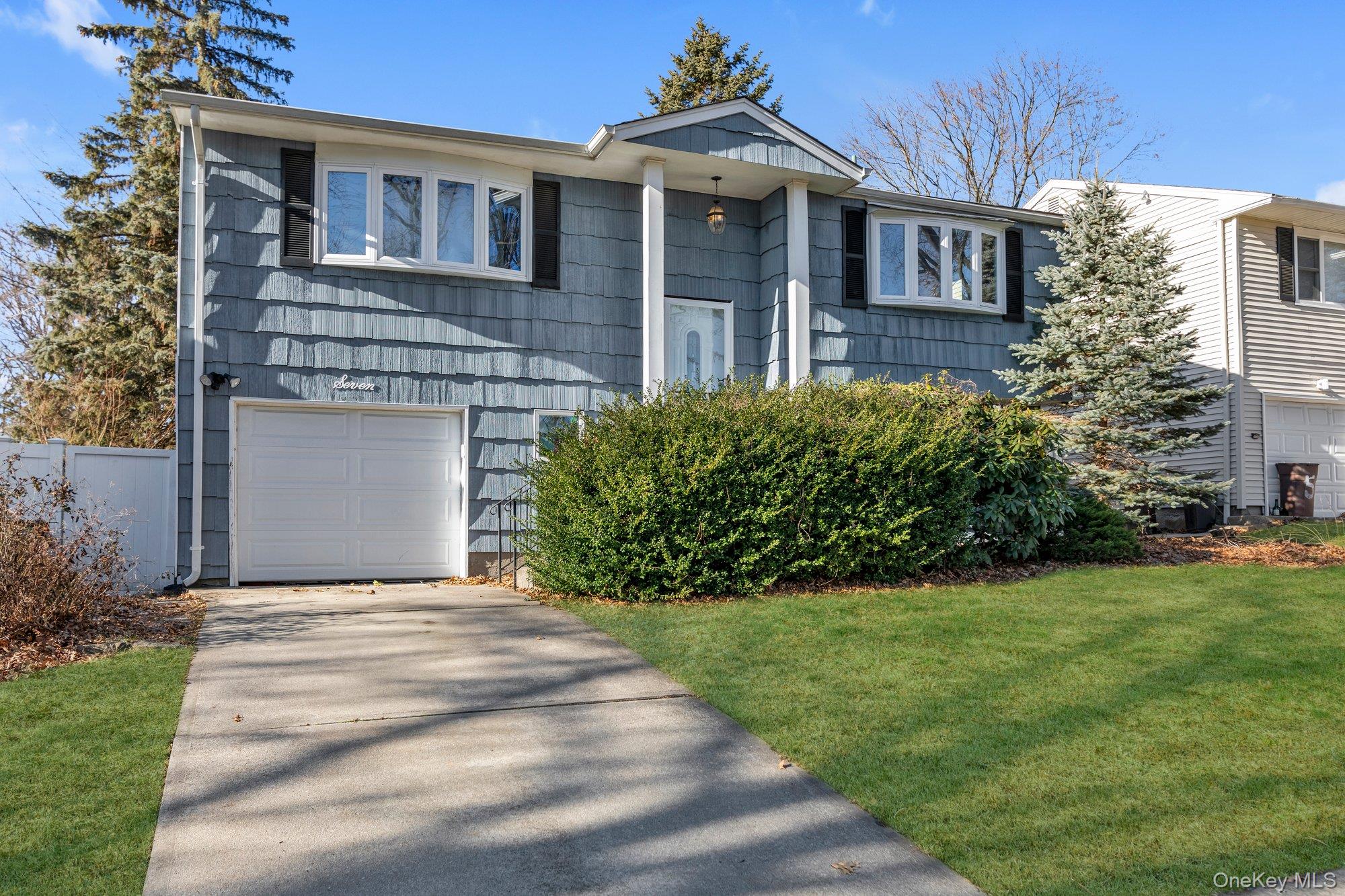 7 Vilno Court, Huntington Station, NY 11746