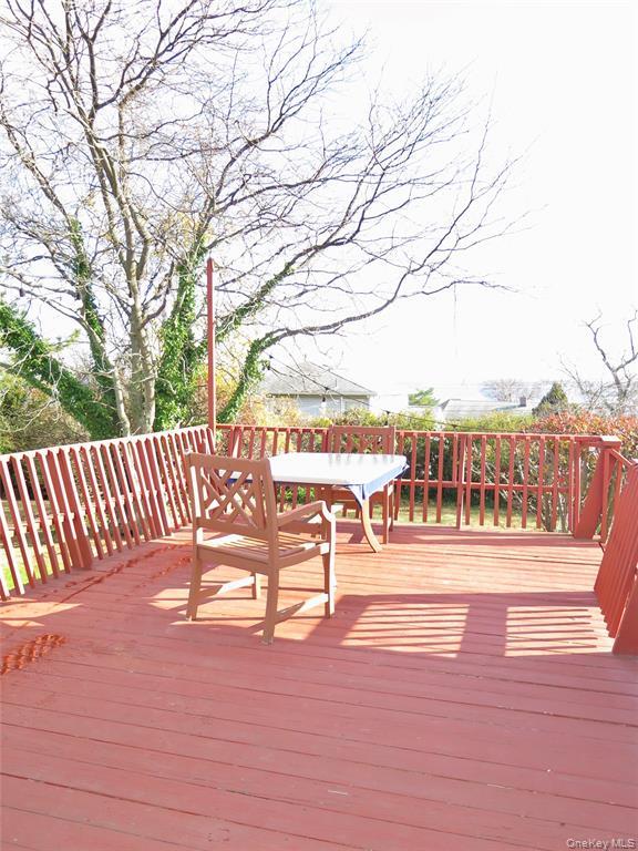 25 Winchester Oval, New Rochelle, NY 10805