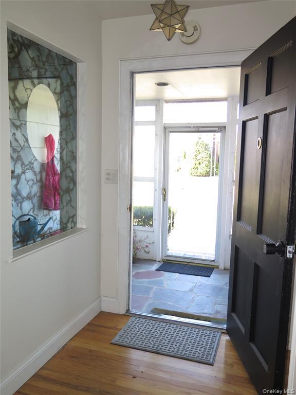 25 Winchester Oval, New Rochelle, NY 10805