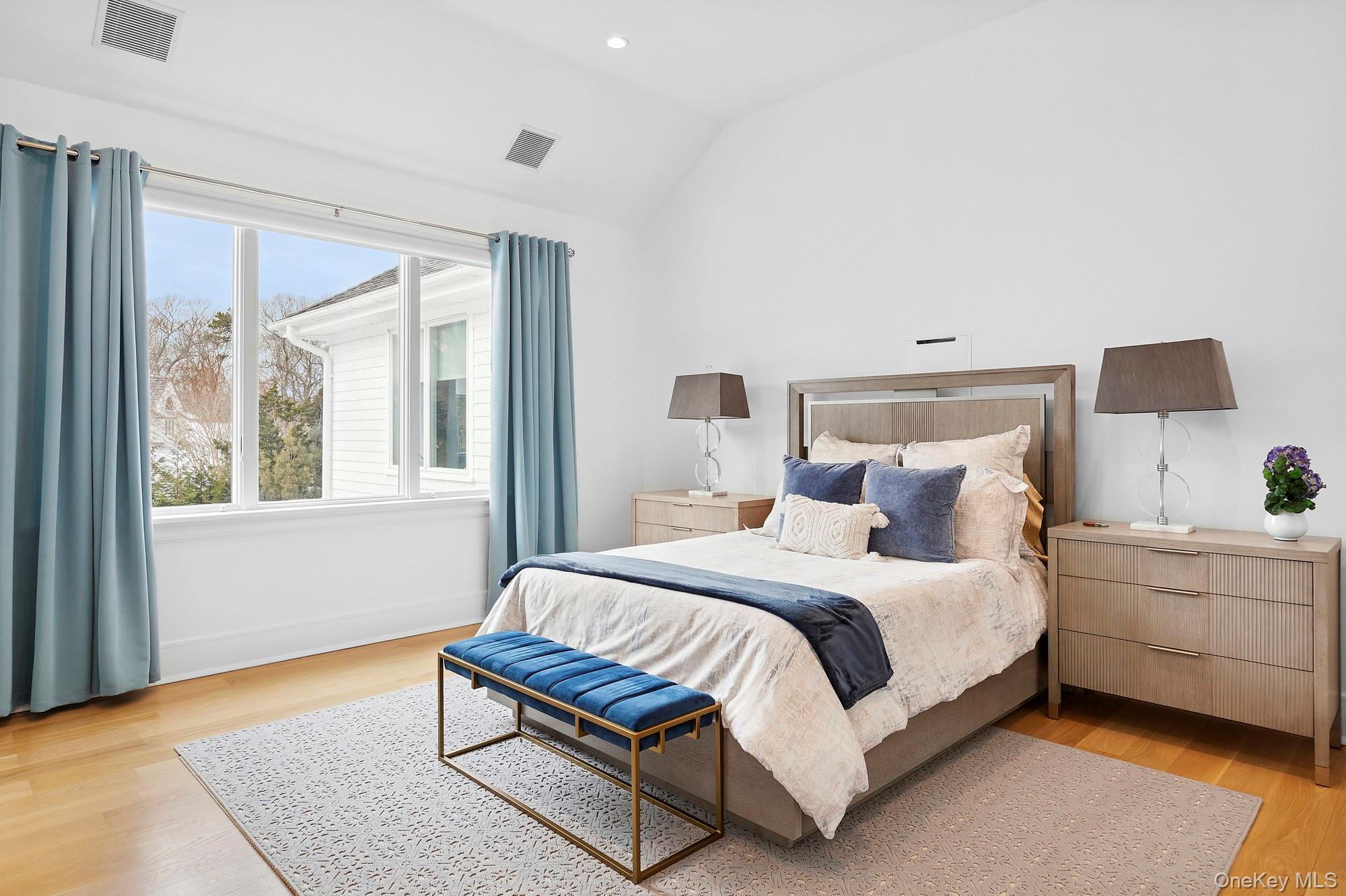 4 Heatherwood Lane, Quogue, NY 11959